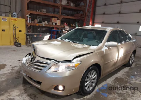 2011 Toyota Camry Xle z USA, uszkodzony, nr VIN 4T1BF3EK1BU717209